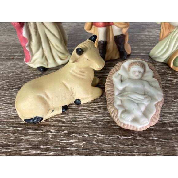 Mid Century Ceramic Nativity Set 6 Piece Pastel Hand Painted Christmas Figurines - Picture 5 of 9